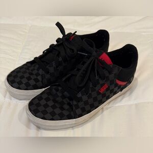 **Vans Boys Seldan Sneakers – Black & Red Checkered – Youth Size 6**